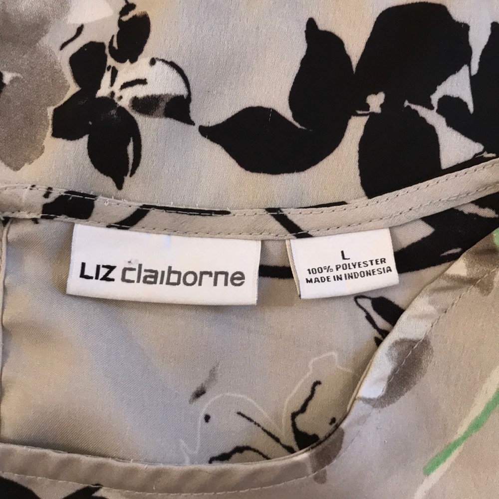 Light & Gorgeous dressy Tank! - Picture 5 of 9